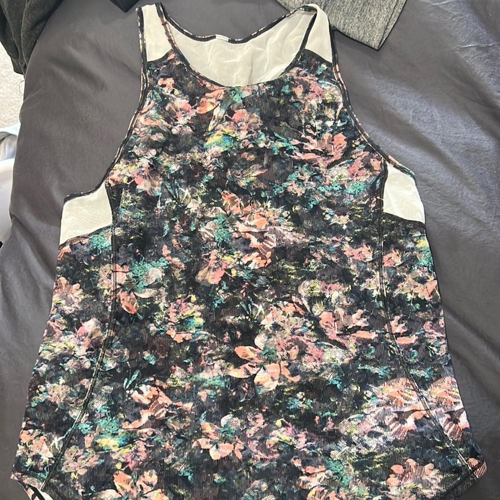 Lululemon workout tank